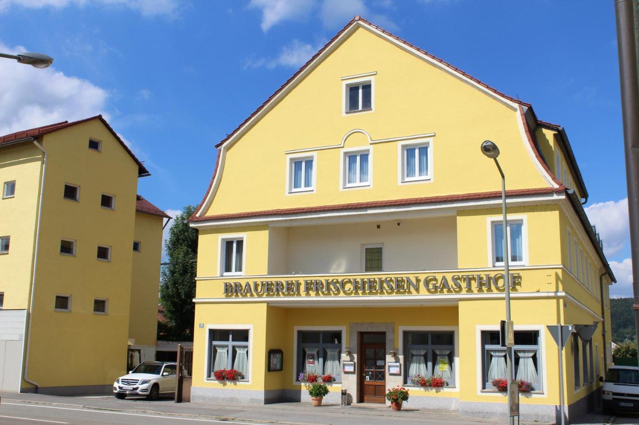Brauerei Und Gasthof Frischeisen Кельхайм Экстерьер фото